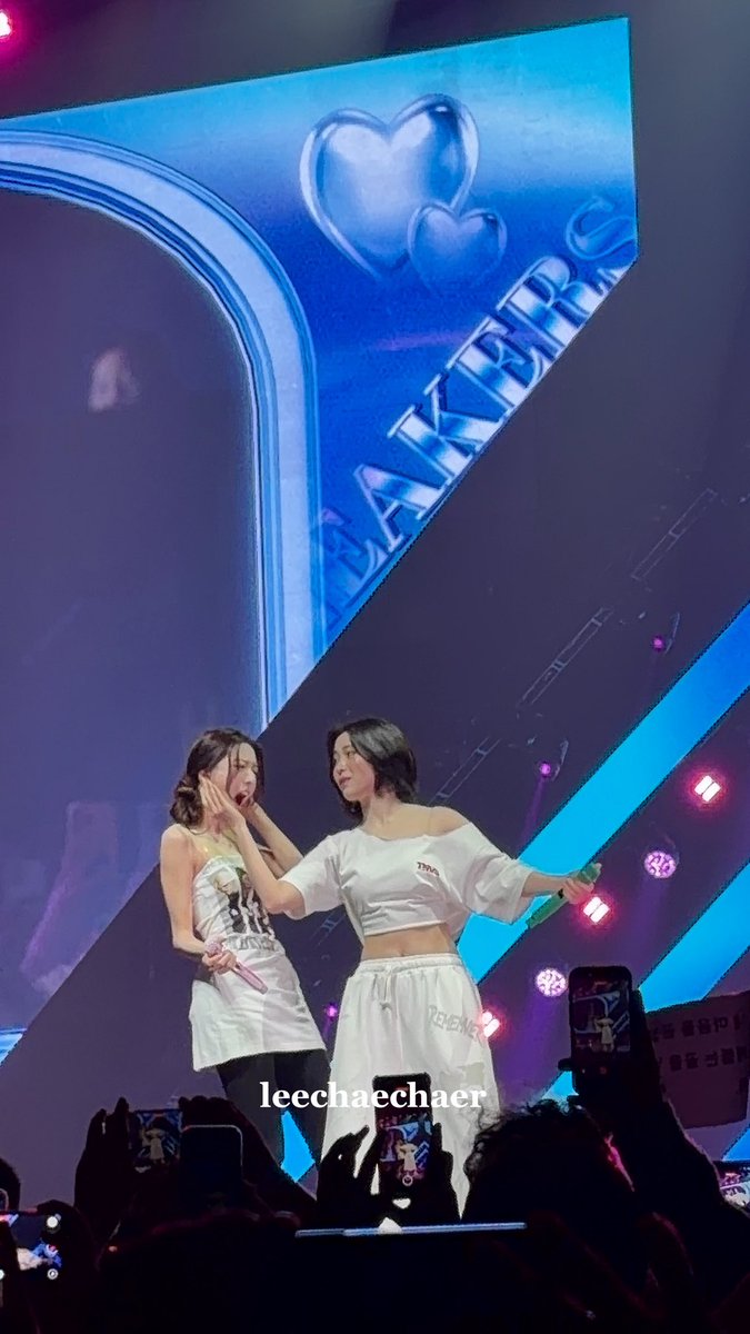 leechaechaer's tweet photo. my 2shin 😭🤏🏼

#ITZY
#ITZY_WORLD_TOUR
#ITZY_TUNNELVISION_MANILA
#ITZYinManila https://t.co/k5PhUdJPj7