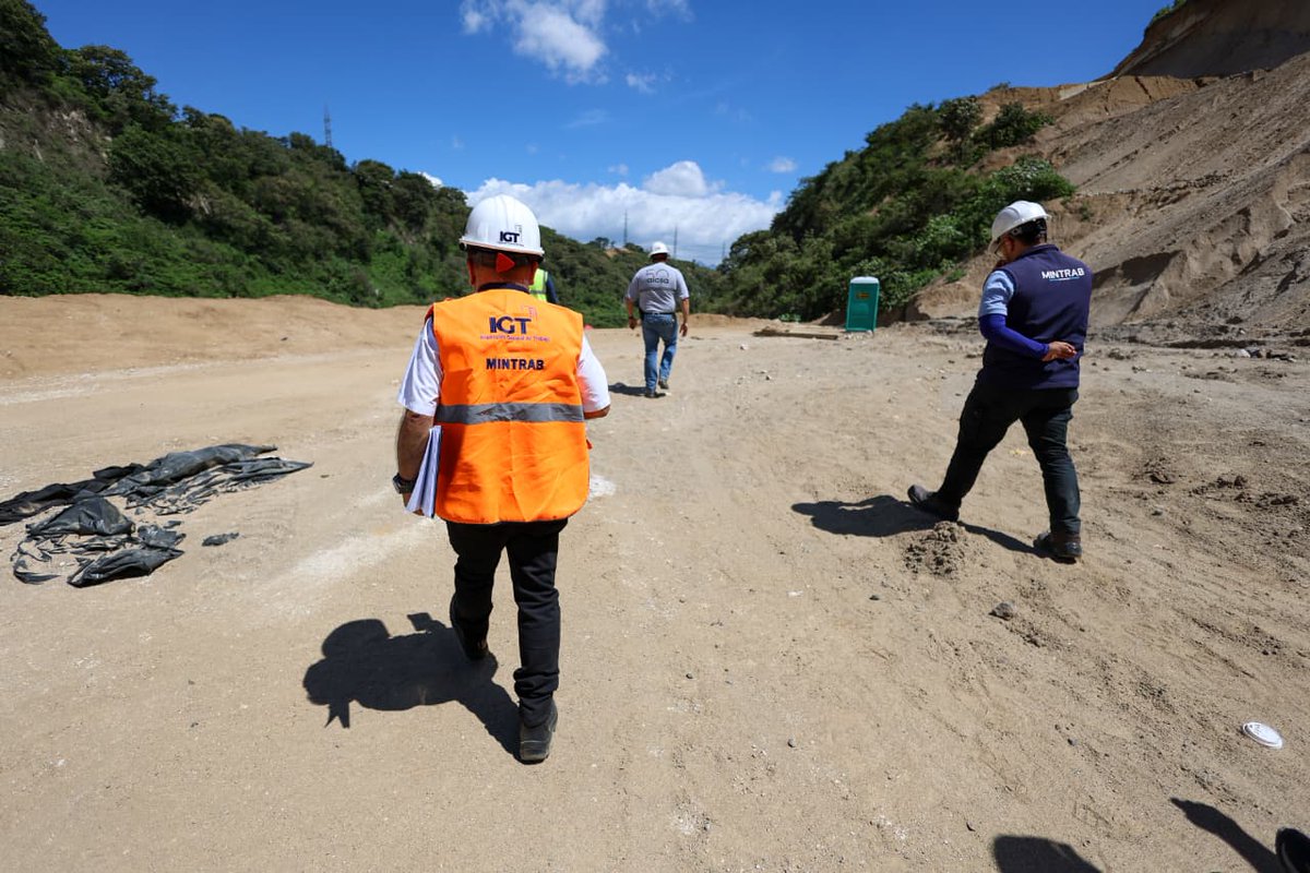 MINTRABAJOGuate's tweet photo. El #MINTRABGt a través de la #IGT y el Departamento de #SSO realizaron diligencia de inspección en la obra de construcción "Universidad de Occidente", zona 8 de Mixco, ejecutada por la empresa AIC BUSINESS CORP, S.A. ante un accidente laboral en el que perdió la vida una persona. https://t.co/EYpB3qXRZO