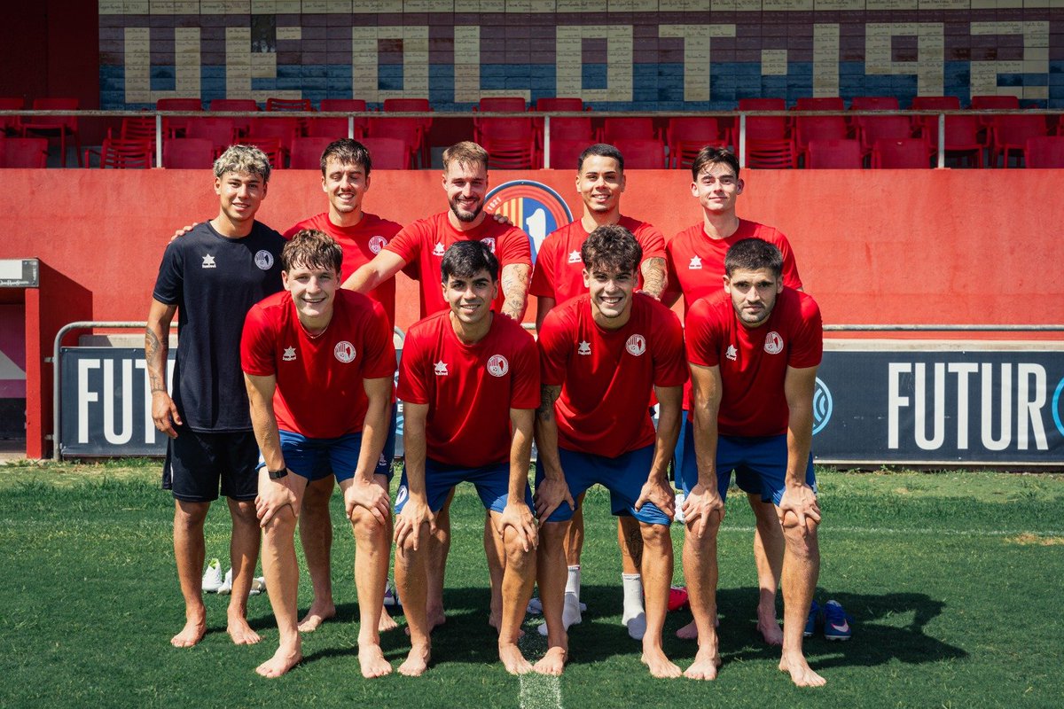 UEO1921's tweet photo. 🥅 Jordi Saucedo
🛡️ @josep_jaumee
🛡️ Biel Borra
🛡️ Pablo Santiago
🛡️ David Escoda
🧭 Cesc Rius
🧭 @Jordiortega23
🧭 @GiL_MC10 (s'incorpora demà 🛩️)
🎯 @9Waalid
🎯 @markustenas
🦶 Anem descalços de moment... però aquest any ens posarem les botes!
#PretemporadaUEO #2RFEF2 https://t.co/f5T6pMQDMy