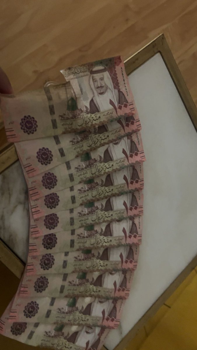 1sb1_'s tweet photo. يعطيكم العافية على الهدية 
طيب شلون افكها؟؟؟
شقيت اول ١٠٠ https://t.co/Nyx1lZEvaw