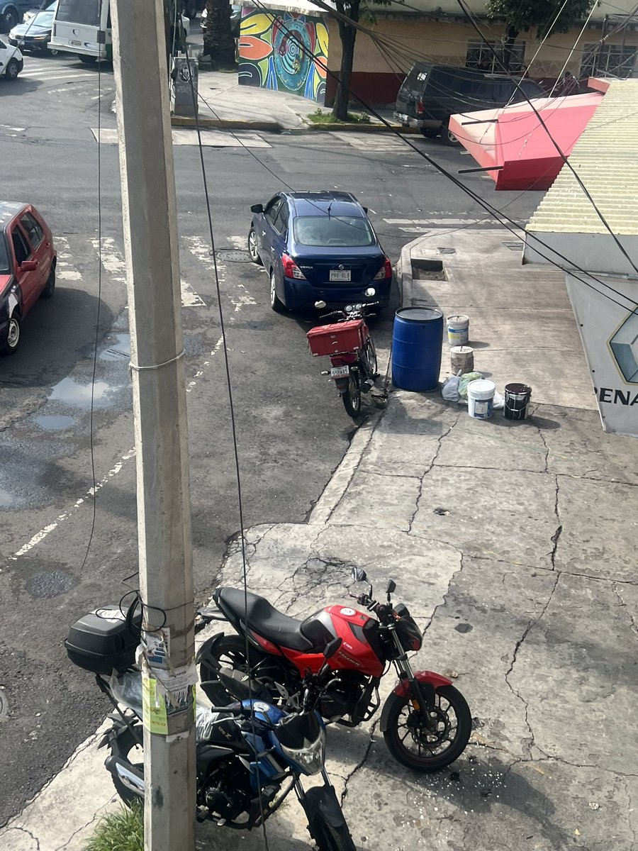 motomultascdmx's tweet photo. 🛵 #transito para quitar motos estacionadas en banqueta,Avenida Progreso Nacional número 92 Esquina con av. 100metros , col #ProgresoNacional Cp 07600 @TuAlcaldiaGAM cdmx, justo frente a módulo de #policia @OVIALCDMX @UCS_GCDMX @C5_CDMX @banquetalibre @yancolozano #vieneviene https://t.co/MfWjgDyGQO