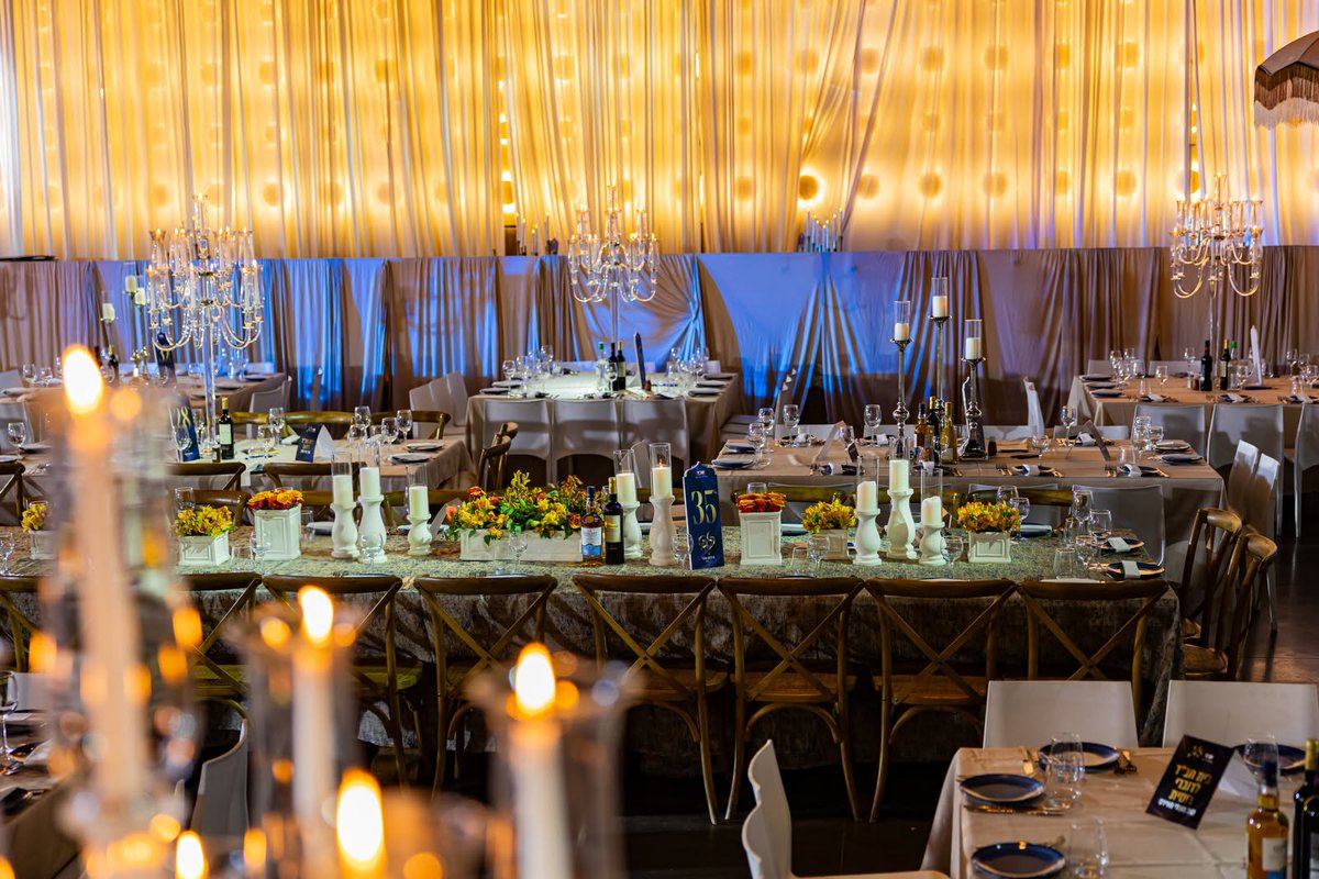 tzvaim_pro's tweet photo. תושבי הדרום הצדיעו באירוע מרגש וסוחף: ערב הצדעה יוקרתי לבית חב"ד באר שבע בראשות הרב זלמן גורליק 

הפקה ותכנון: חברת @tzvaim_pro 
צילום: @tovito770
vj: @YMoryosef https://t.co/M13NqftiY4