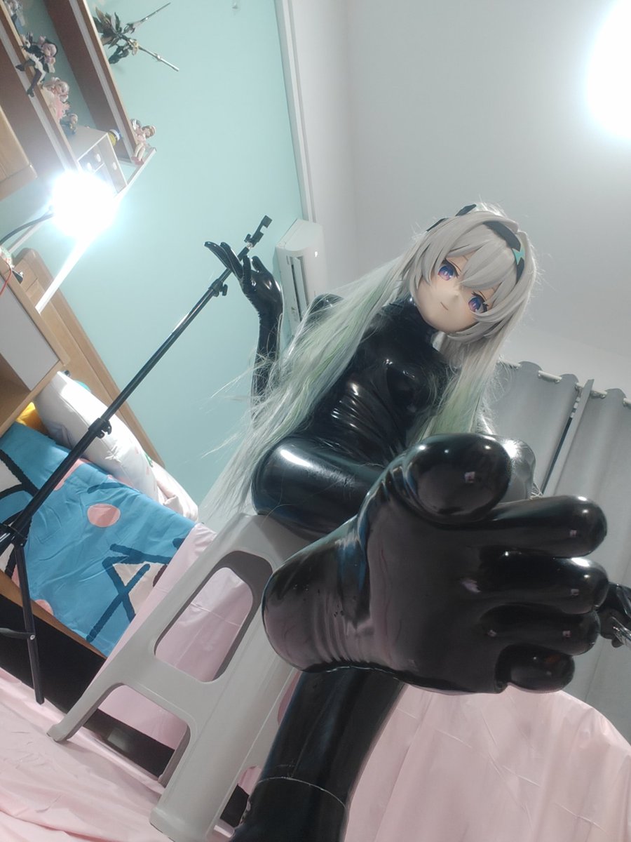 hachimi641's tweet photo. #kigurumi #latex #firefly https://t.co/YXtDSo96e0