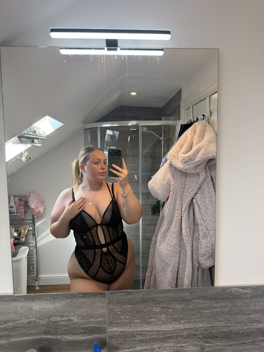 EmberRose2000x's tweet photo. i’m so yum 🫦 

findom finsub assworship https://t.co/SvFKBjrpQ0