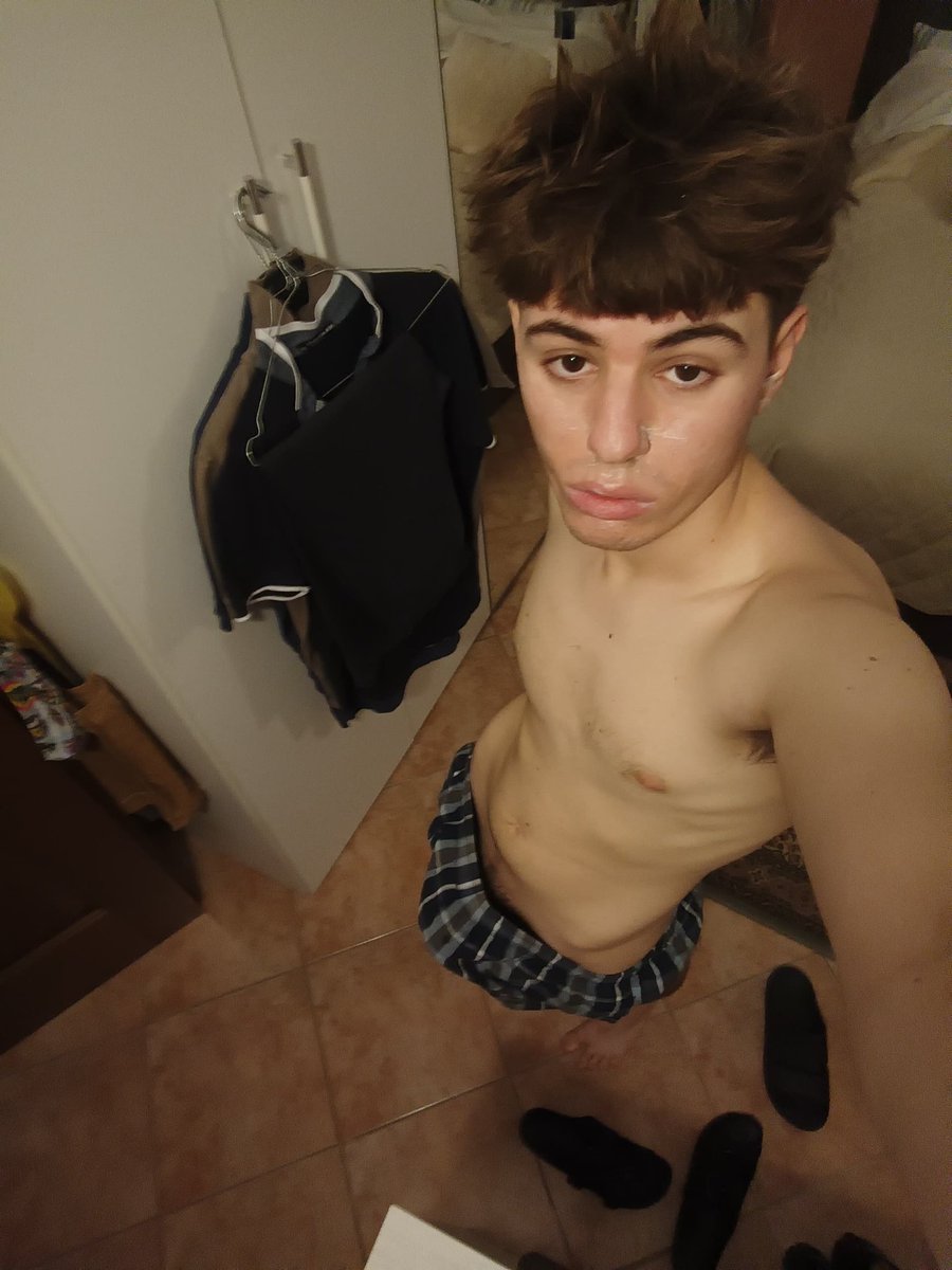 KrustMan00's tweet photo. @mandovaiii @AleTwink2000 che invidia 😭 https://t.co/E0SZn6ZyJ7