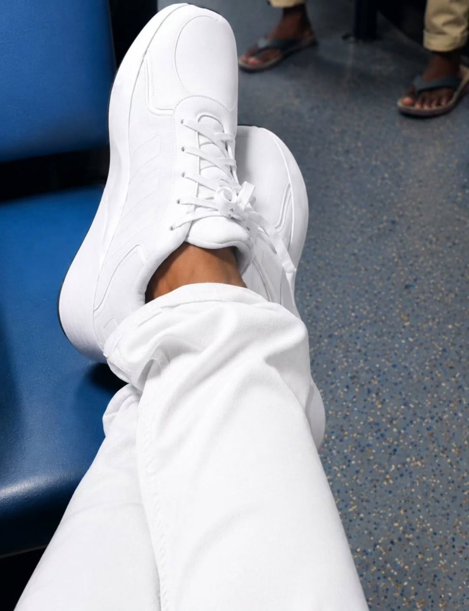 MasterDevil61's tweet photo. Clean Malik's shoes with your dirty tongue 👅👅 https://t.co/VnWixfO4T0