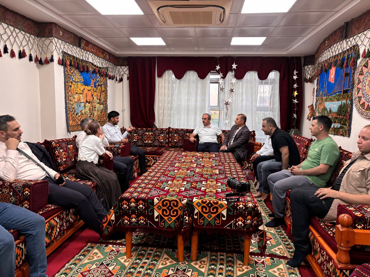 imrantekin47's tweet photo. @mebhbogm Genel Müdürümüz Sayın @topogluemre Beyefendi yi @GSB_KiziltepeGM de ağırlamaktan onur duyduk.
Hep Özlenen Adam, Gençlerin  Ağabeyi Mezopotamya sizinle güzelleşti, Hosgeldiniz💐
@Yusuf__Tekin 
@topogluemre
@tuncayulusan 
@tuncay_akkoyun https://t.co/F1kBUf9wGT