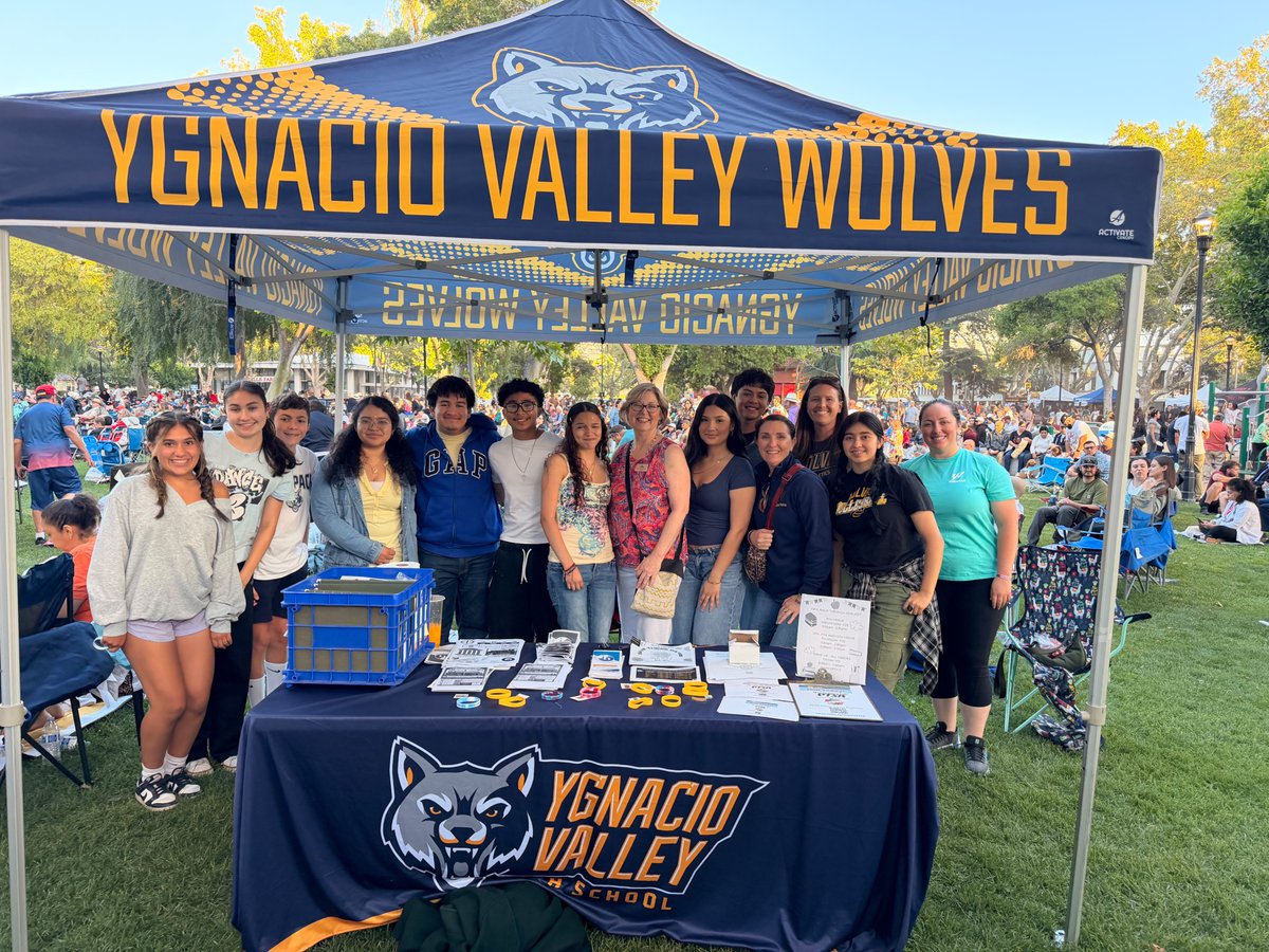 MtDiabloUSD's tweet photo. The Ygnacio Valley HS team is building community at City of Concord’s Music in the Park! "We will have a tent every Thursday from 5-8pm in Todos Santos Plaza," says Principal Amanda Loushin. "Here is a pic from our first week with Concord Mayor Laura Nakamura!" Go, Wolves! https://t.co/LKN7fFZVtl
