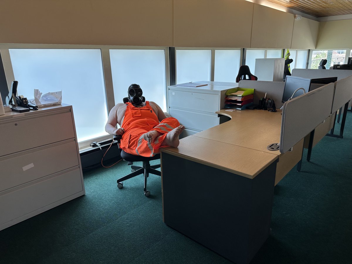 Koinunokokishin's tweet photo. Office work can be boring or I can be very hot

https://t.co/9cyXe12RUk https://t.co/5HDKg7Mq9D