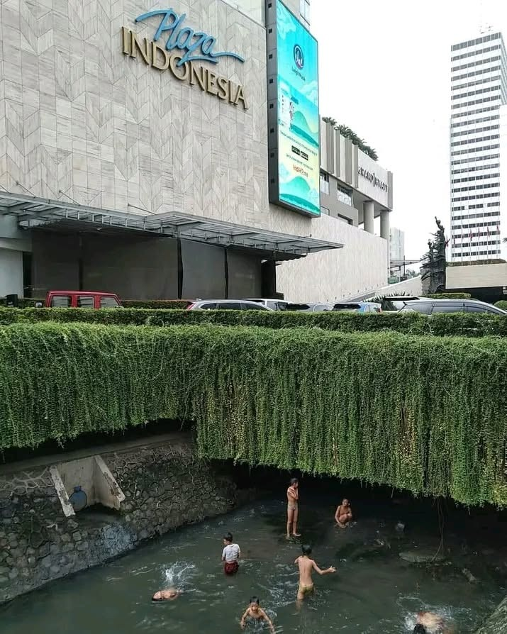 ipansepentin's tweet photo. sokin sini bocah bocah pada di belakang PI https://t.co/hkQdvRqeTb