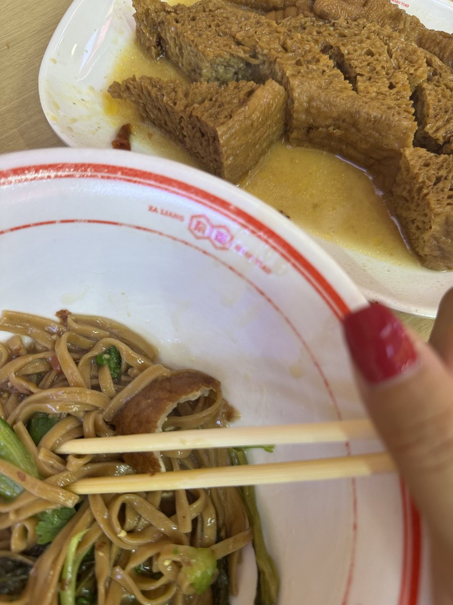 kotez1970's tweet photo. 晚上饿了就可以出门吃宵夜放暑假真的太幸福了有武汉的宝子们知道我在哪里吃的夜市吗嘻嘻.#武汉 https://t.co/LjwMhASksH