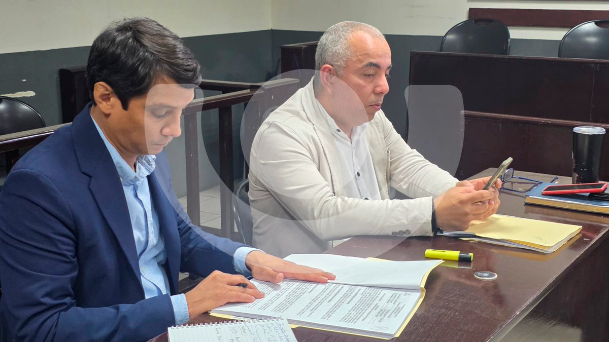 VivaNicaragua13's tweet photo. 🚨EN DESARROLLO🚨

↘️ A Luis Ángel Mejía Olivares le allanaron su vivienda el pasado 16 de mayo. Durante el operativo, además de ocupar marihuana, las autoridades recopilaron evidencias que, según la acusación, detallan su presunto modo de operación.

#LoQueSeVive https://t.co/2NMdAPdE3t
