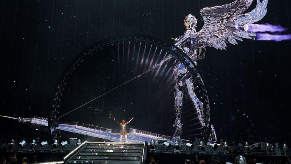beyoncepower4's tweet photo. @thebeytheory I’ve been thinking about this. She sang "Can't Knock the Hustle" with Jay a song about reaching for the stars which feels like the same sentiment as "Lift Off." https://t.co/qZneDoH0rA