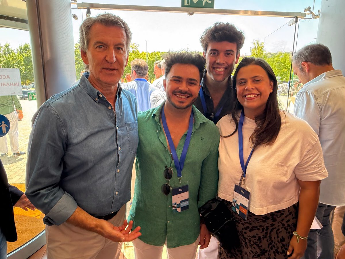 nnggcadiz's tweet photo. 🇪🇸 #CongresoNacional | Este fin de semana hemos estado en el XVI Congreso Nacional de @NNGG_Es
Enhorabuena al nuevo presidente @Idancausa, gracias @bea_fanjul por su trabajo durante estos años, y gracias a @migsasuya por su labor como secretario nacional.
#VolverACreer https://t.co/RVuHTb1U29