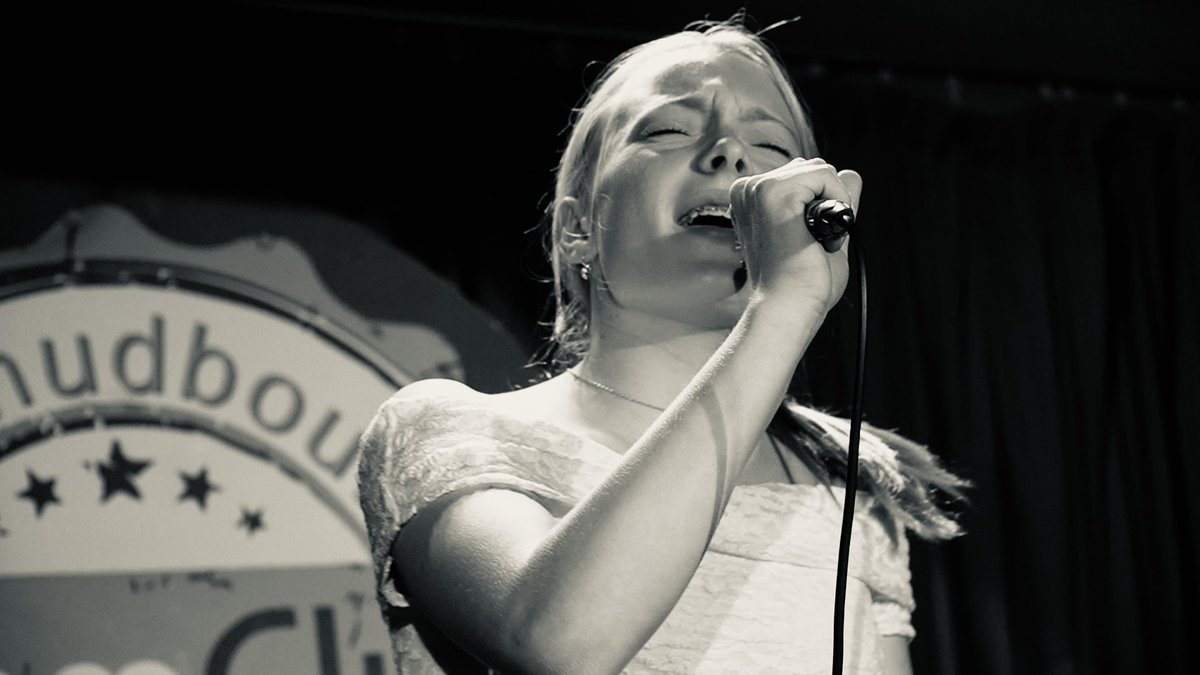 ZUSHARMONIE's tweet photo. 🎶 Někdy stačí jediný vítr, aby rozvířil všechny vzpomínky.

Žákovská kapela SiN | Vitr 

👨‍🏫 Pod vedením: Silvie Nygrýnové

Živě z Jarního koncertu v Jamm Clubu 12.5.2026

▶️ Celá verze na YouTube

https://t.co/gyaTrZKYwf

https://t.co/XVsSUxJdV2

🎸PŘIDEJ SE K NÁM https://t.co/aaxS2SUAi8