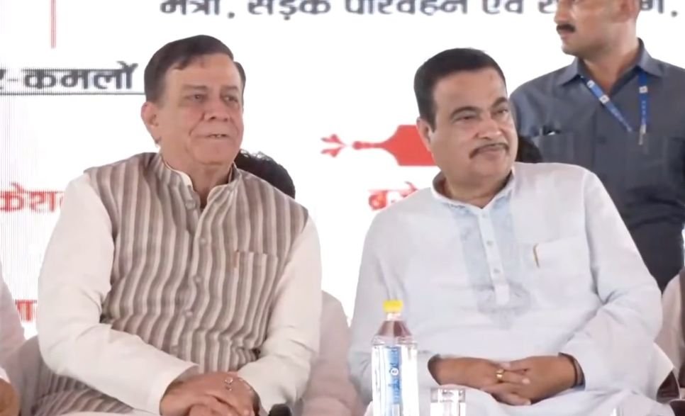 ashokmembar's tweet photo. केंद्रीय मंत्री श्री @rajnathsingh जी एव श्री @nitin_gadkari जी के कर-कमलो से यूपी के मुख्यमंत्री श्री @myogiadityanath जी की उपस्थिति मे यूपी विधानसभा अध्यक्ष श्री @Satishmahanaup जी ने आज लखनऊ मे ₹4,850 करोड़ से बने कानपुर लखनऊ एक्सप्रेसवे के लोकार्पण कार्यक्रम मे सहभाग किया।। https://t.co/UqFZFQzwNx