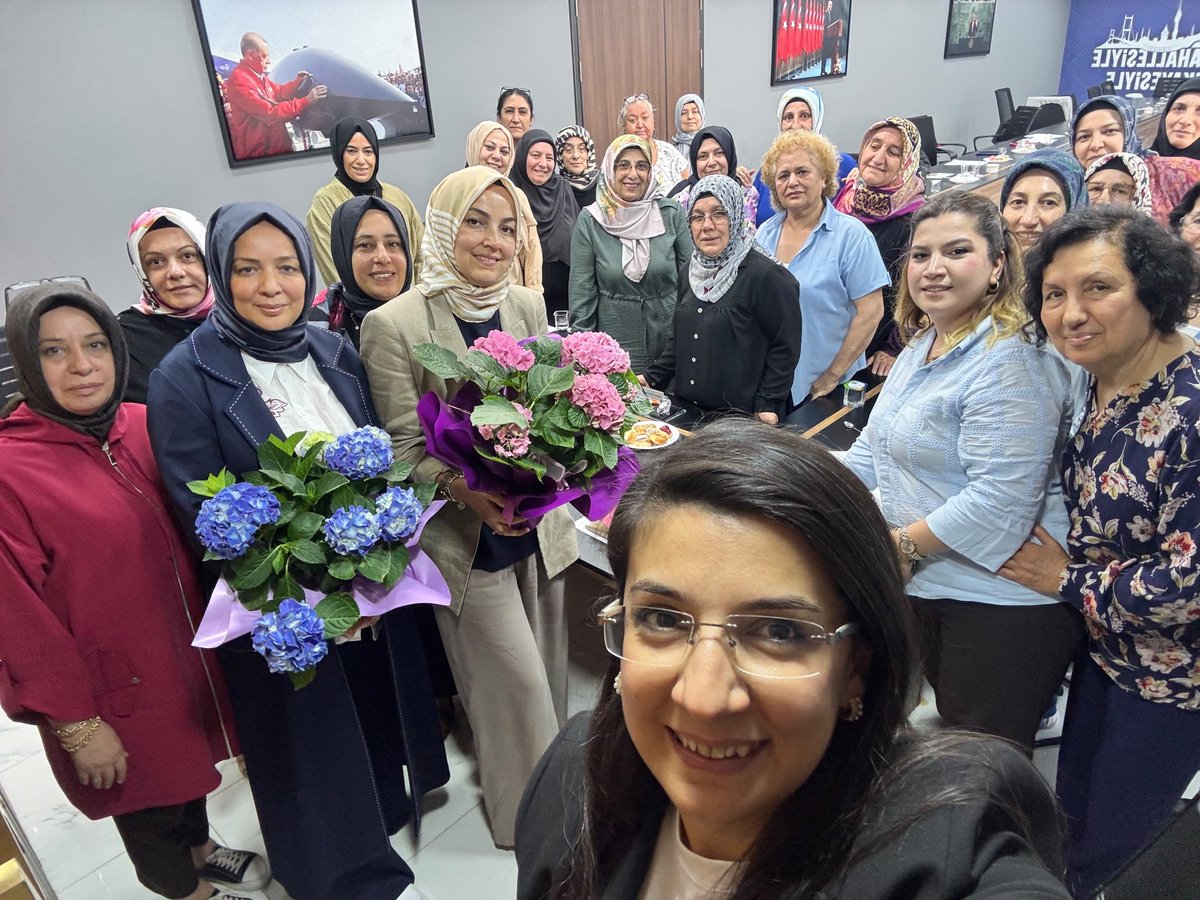 ysmntg's tweet photo. AK Parti Güngören Kadın Kolları İl Koordinatörü olarak üstlenmiş olduğum bu sorumlulukta, şahsıma gösterilen samimi karşılama ve hoş geldin dilekleri için kıymetli başkanım @sedagargibagis ve teşkilat mensuplarımıza gönülden teşekkür ediyorum. 
@salihademirer 
@AKKadinGungoren https://t.co/wV2kGv4PBn