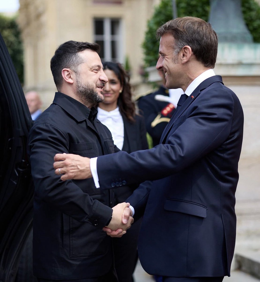 chrzanikx's tweet photo. Polska znowu pominięta przez Zełenskiego i Macrona. Powstanie koalicja antybalistyczna składająca się z 9 państw… bez Polski. Ogłosił to Pałac  Elizejski podczas trwającego spotkania w Paryżu, w którym udział bierze też Donald Tusk. 

W koalicję ma wejść Dania, Francja, Niemcy, Włochy, Norwegia, Hiszpania, Szwecja, Wielka Brytania i Holandia i Ukraina. Koalicja ma „rozwijać zdolności antybalistyczne w Europie w odpowiedzi na rosnące zagrożenie ze strony pocisków balistycznych”

W Europie miał nas nikt nie ograć. A jak jest, to widzicie. Jak zwykle wstyd i potwarz ¯\_(ツ)_/¯
