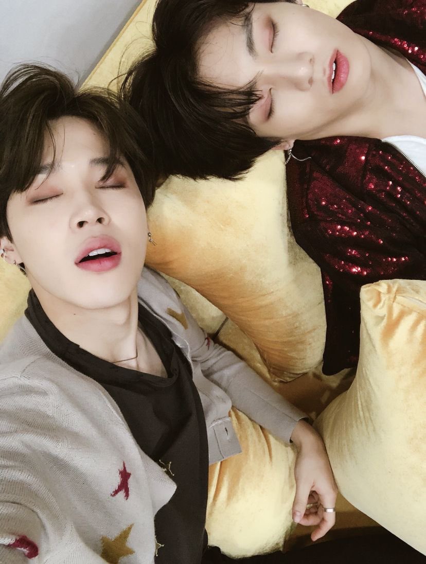 ikisskoomi's tweet photo. i cry when i think about them https://t.co/klhd3e5Ol1