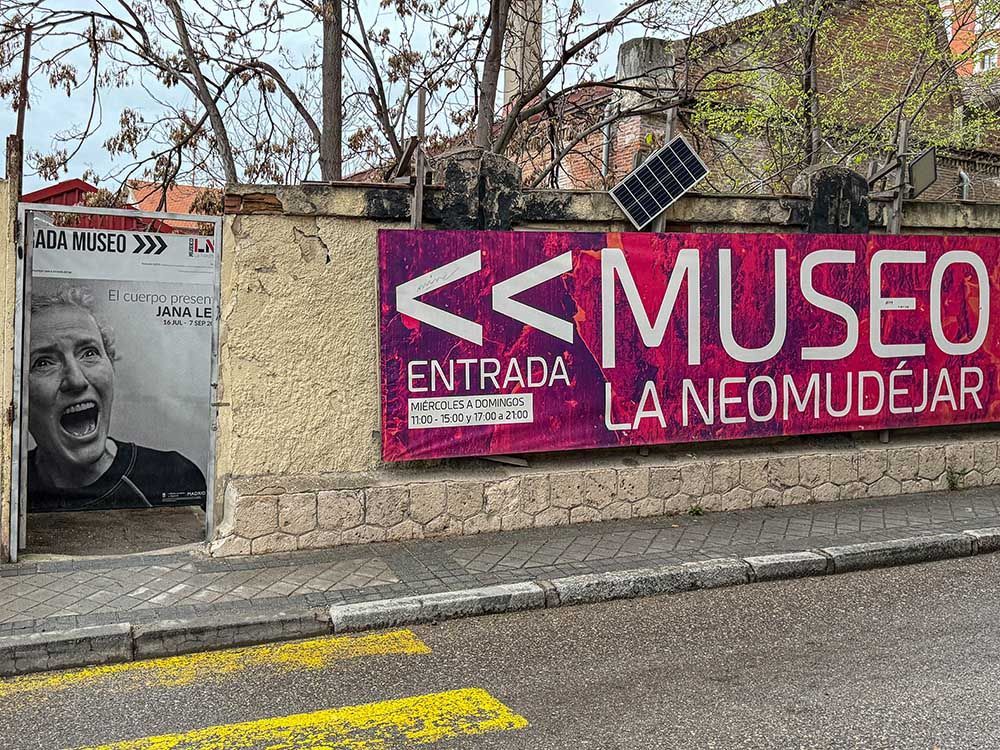 thewynwoodtimes's tweet photo. “30 años de irreverencia y visión” en el Museo Centro de Artes de Vanguardia La Neomudéjar de Madrid, la primera gran presentación europea de la Colección Fuentes Angarita ... Artículo completo en nuestra WEB. #picturing #queerness #neumodejar
https://t.co/ooHXRKXJd2 https://t.co/Mg0maOoWEt
