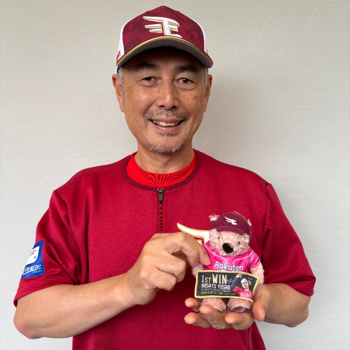 eagles_shop's tweet photo. [📢]＜現在受注販売中❗

#吉井理人 監督⚾️
「就任初勝利」記念グッズ第2弾✨

吉井監督より一部商品をご紹介♪

📅受注販売期間：7/21(火)23:59まで

詳しくはこちら▼
https://t.co/QETZ8fysRV

#RakutenEagles https://t.co/twfPGnHD5t