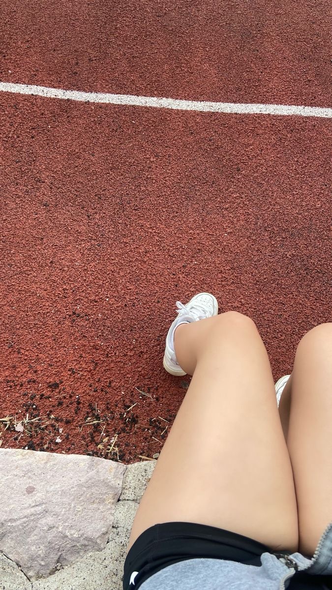 Tracts0x's tweet photo. 現役JD陸上部の足ですｗ https://t.co/7VsNjbvGJO