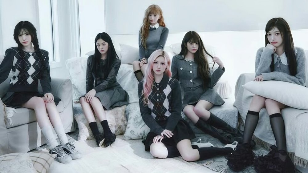 kchartsmaster's tweet photo. Idol Group songs with most days at #1 on Spotify South Korea history:

1. #CORTIS, REDRED – 70 days *still counting*
2. #NewJeans, OMG – 69 days
3. #IVE, LOVE DIVE – 54 days
4. #BTS, Butter – 49 days
5. #BTS, Dynamite – 33 days https://t.co/N4832zYTKk