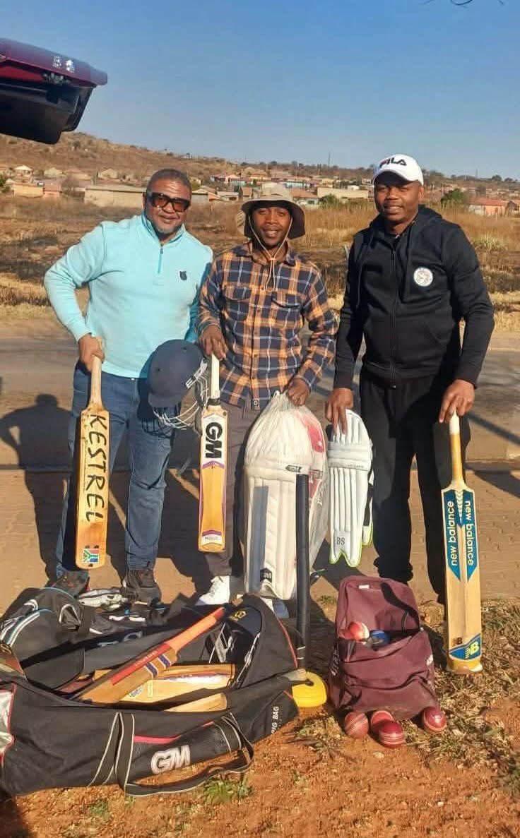Am_Blujay's tweet photo. 🏏 Orange Farm Cricket Coach Receives Outside Support After Inspiring Championship Victory

The Orange Farm cricket coach whose young ladies' team won a cricket cup in Johannesburg despite having limited resources has now received outside support.

According to information received, a man heard his friend talking about the coach's incredible achievement and decided to lend a helping hand by donating cricket equipment.

The gesture is expected to help the coach continue developing young cricket talent in Orange Farm.

Sometimes, all it takes is for the right people to hear your story. 👏🏏❤️