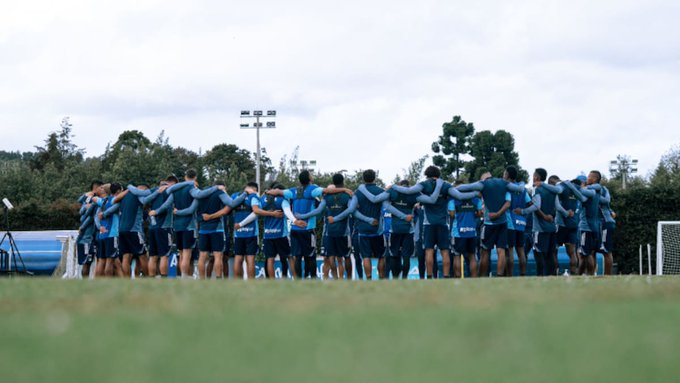 MillosVAVEL's tweet photo. Ⓜ️ ¡Comienza una nueva temporada para Millonarios FC! 
'El Embajador' se alista para celebrar sus 80 años de historia.
Movimientos, altas, bajas, rumores y novedades que marcarán el inicio de este nuevo capítulo.
¡Acompáñanos! 🔵⚪️
#MillonariosFC
⬇️🧵imágenes @MillosFCoficial https://t.co/17DksGdGH8