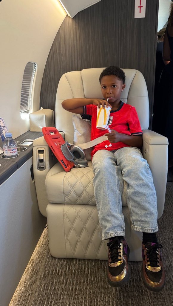 Dabossabel1's tweet photo. Wizkid posted his son, Zion on his IG story, in their private jet 🛩️ ❤️😚 https://t.co/KztVbKBrwm