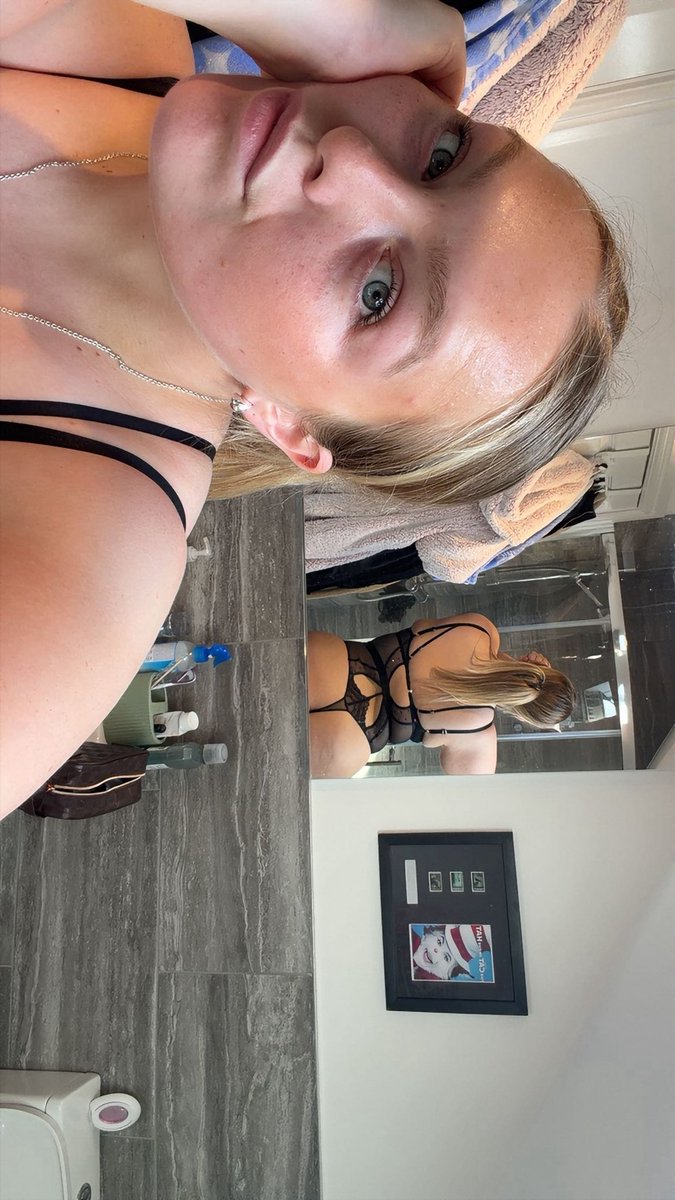 EmberRose2000x's tweet photo. pretty from the front &amp; the back 🥇

findom assworship sph cuck joi https://t.co/SsTYz0AtVv
