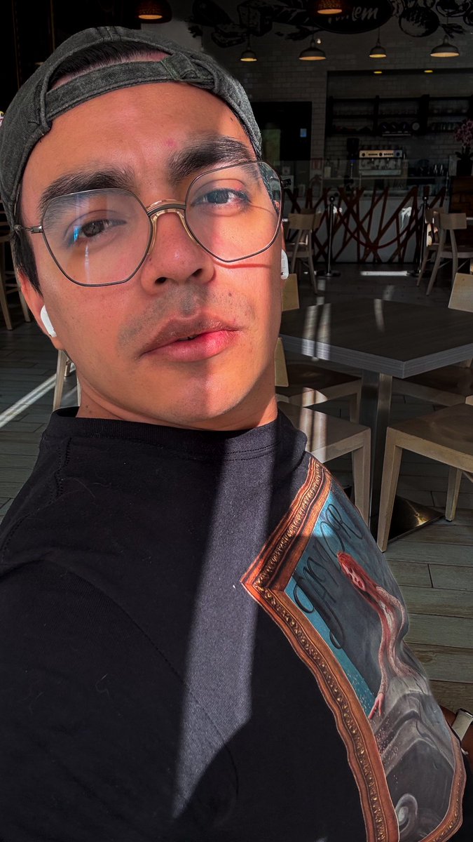 Edwin13_rivera's tweet photo. The day feels like a LOVER song ❤️✨🌈☀️ 
Happy #swiftDay 
@taylornation13 
@taylorswift13 https://t.co/tpe1j4X9VZ