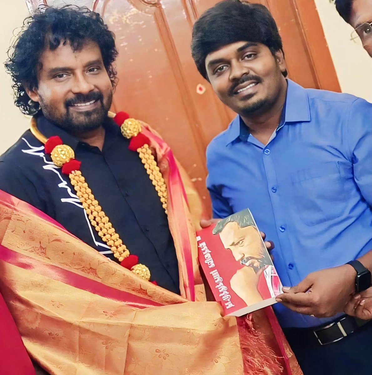 MuKalanchiyam's tweet photo. வாழ்த்துகள் தம்பி லயலாமணி!

லயோலாவில் இளங்கலை பயின்று, அண்ணாமலைப் பல்கலைக்கழகத்தில் முதுகலை படிப்பை முடித்து, முனைவர் பட்ட ஆய்வில் ஈடுபட இருக்கும் உங்களின் கல்வித் தகுதிக்கு,தமிழ்நாடு பாடநூல் மற்றும் கல்வியியல் பணிகள் கழகத்தின் வாரியத் தலைவர் பொறுப்பு மிகவும் பொருத்தமானது தம்பி. https://t.co/p0BvBb7nGY