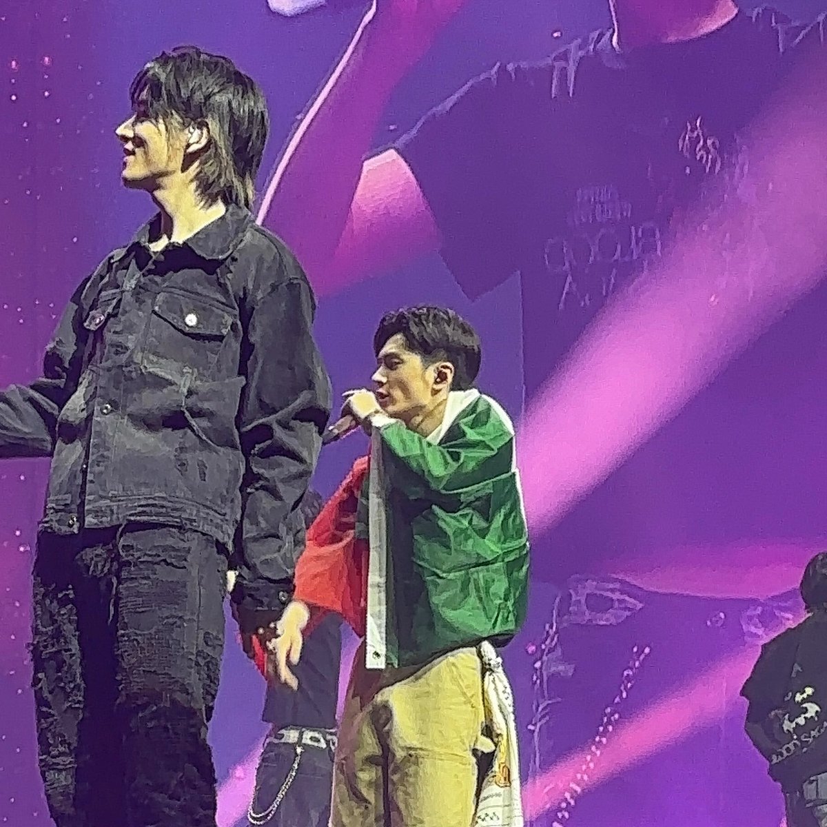 uknwsof's tweet photo. enhypen in méxico d1.🇲🇽

jamás me imaginé que sería posible verlos en persona y mucho menos tan cerquita, nunca disfruté tanto de un concierto y estoy tan agradecida de haber cumplido mi sueño después de 6 añitos, los amo.❤️‍🩹

#BLOODSAGA_IN_MEXICO #ENHYPEN https://t.co/9zJyPfQocZ
