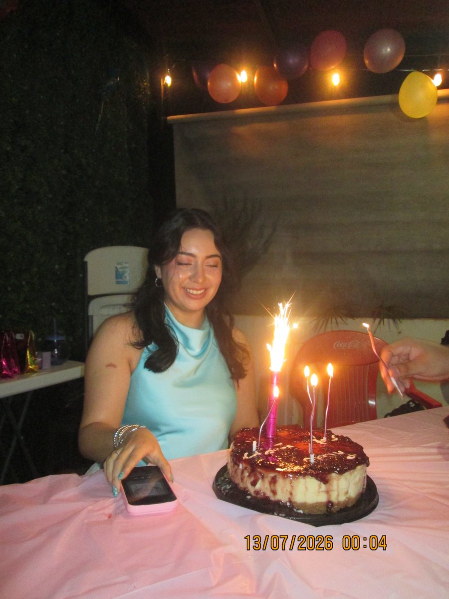 neidiscissorsss's tweet photo. mi cummmmm lastima que solo puedo poner 4 fotos:(
feliz agradecida y bendecida 🩵🩵🩵 https://t.co/KKAEkLvkZl