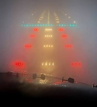 emekavoces's tweet photo. ✈️⚠️ #URUGUAY  #Aeronautica 

Según informa @ObservadorUY: 
Nuevo sistema de aterrizaje instrumental ILS CAT III en Carrasco sigue restringido: aerolíneas paralizan pago de sobretasa y desde el sector alertan por impacto en la competitividad
Las limitaciones influyen en la planificación de las aerolíneas, ya que algunas eligen no realizar aterrizajes si luego no cuentan con garantías de poder despegar en los tiempos previstos.