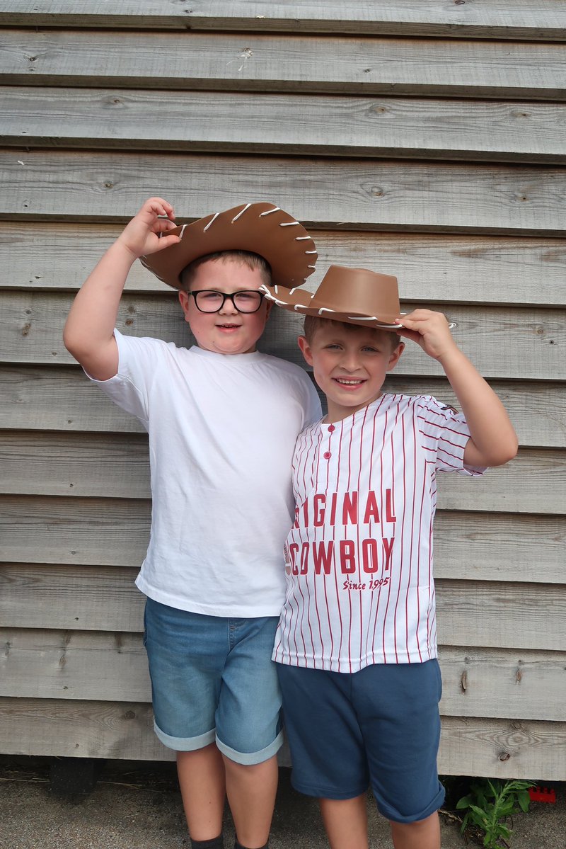 tynywernp's tweet photo. Yeehaw! 🤠🌵 Dosbarth Wrens had an amazing time dressing up as cowboys and cowgirls for our Thank You for the Music parade! After exploring Nashville, America, and the wonderful world of country music, we were ready to bring a little bit of the Wild West to school 🎶⭐ https://t.co/C3aXx7pbPj