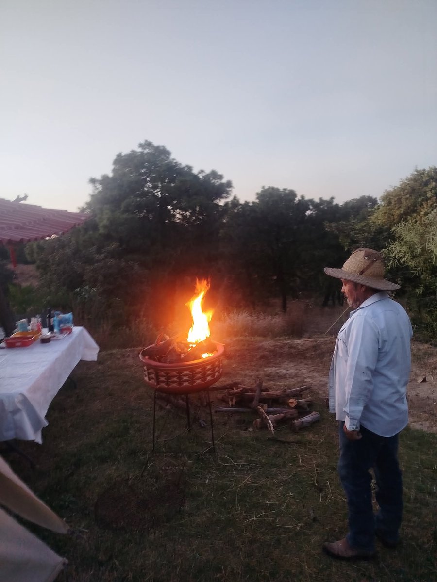 bosquenixticuil's tweet photo. Ya habíamos denunciado estas actividades a Juan Luis Sube como director de @AmbienteZapopan; en lugar de clausurarles fueron permisivos y ahora hasta construyeron una cabaña en la que además de lucrar, realizan toda clase de actividades prohibidas como fiestas y fogatas. https://t.co/EtsNgvkuOi