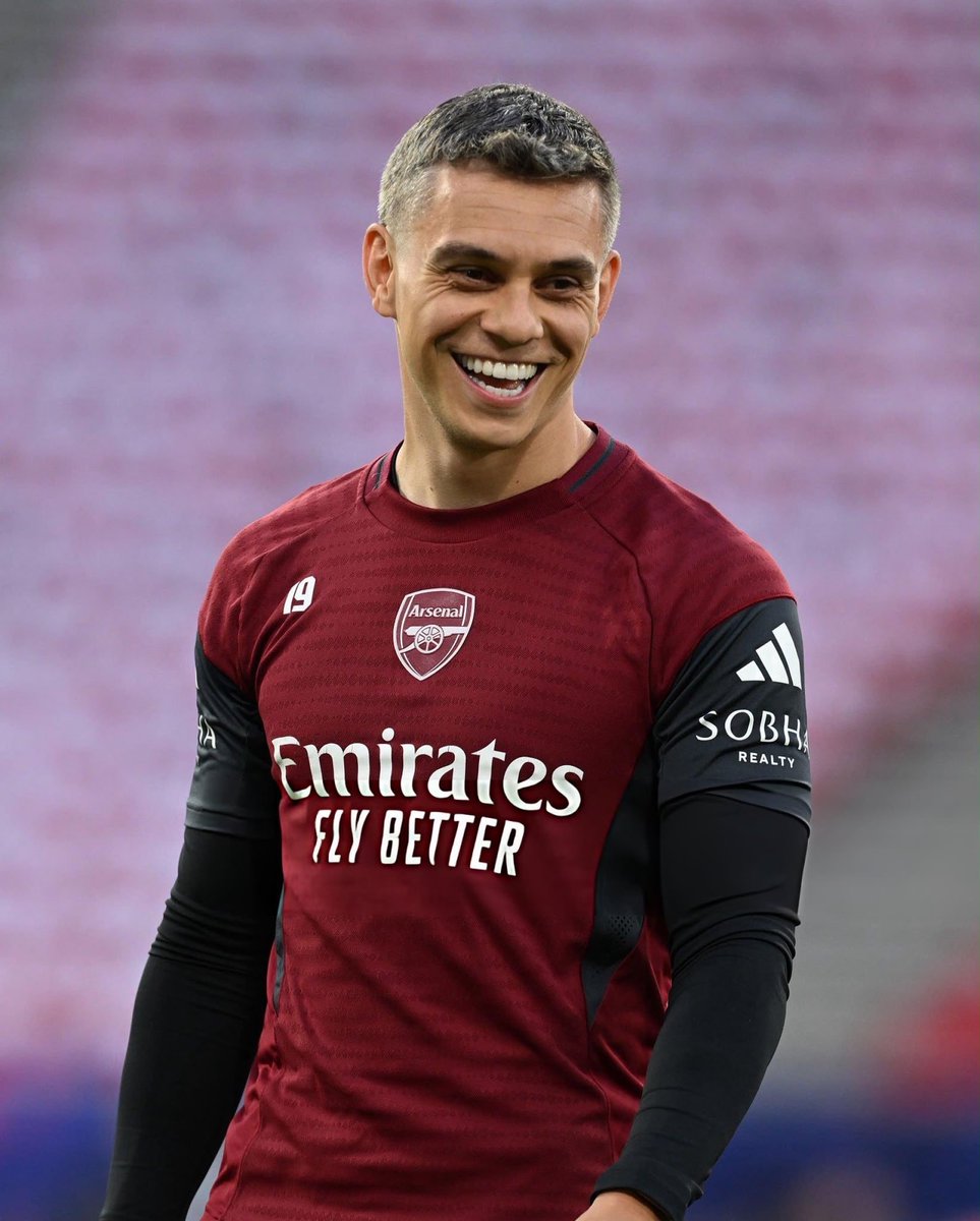AFC__Xtra's tweet photo. 🚨BREAKING! 💣 

communications between the club lawyers of Beşiktaş and Arsenal regarding the Leandro Trossard transfer are ongoing. 🇧🇪 🌟 

When approval comes from Arsenal, President Serdal Adalı will travel to Belgium to pick up the player.

The final approval document may arrive as late as tomorrow morning. Beşiktaş wants to finalize the transfer within 24 hours. 

ℹ️ @SportsDigitale / @sercan_dikme