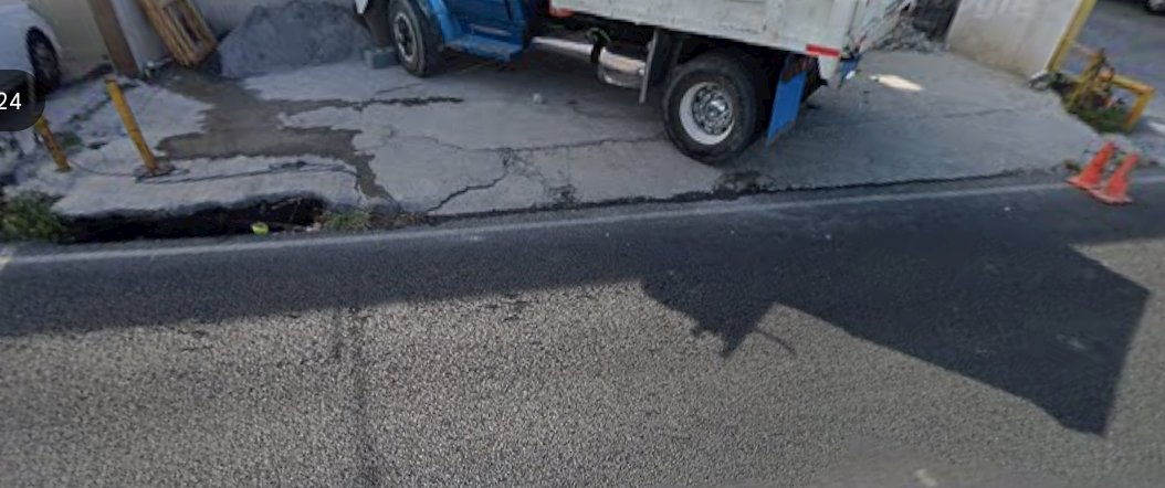 pepecrim's tweet photo. Fuga de agua entre la banqueta y la avenida Gonzalitos entre 236 y 240, colonia Vista Hermosa, 64620 Monterrey, N.L. @ayd_monterrey https://t.co/Cz1z52OhxK