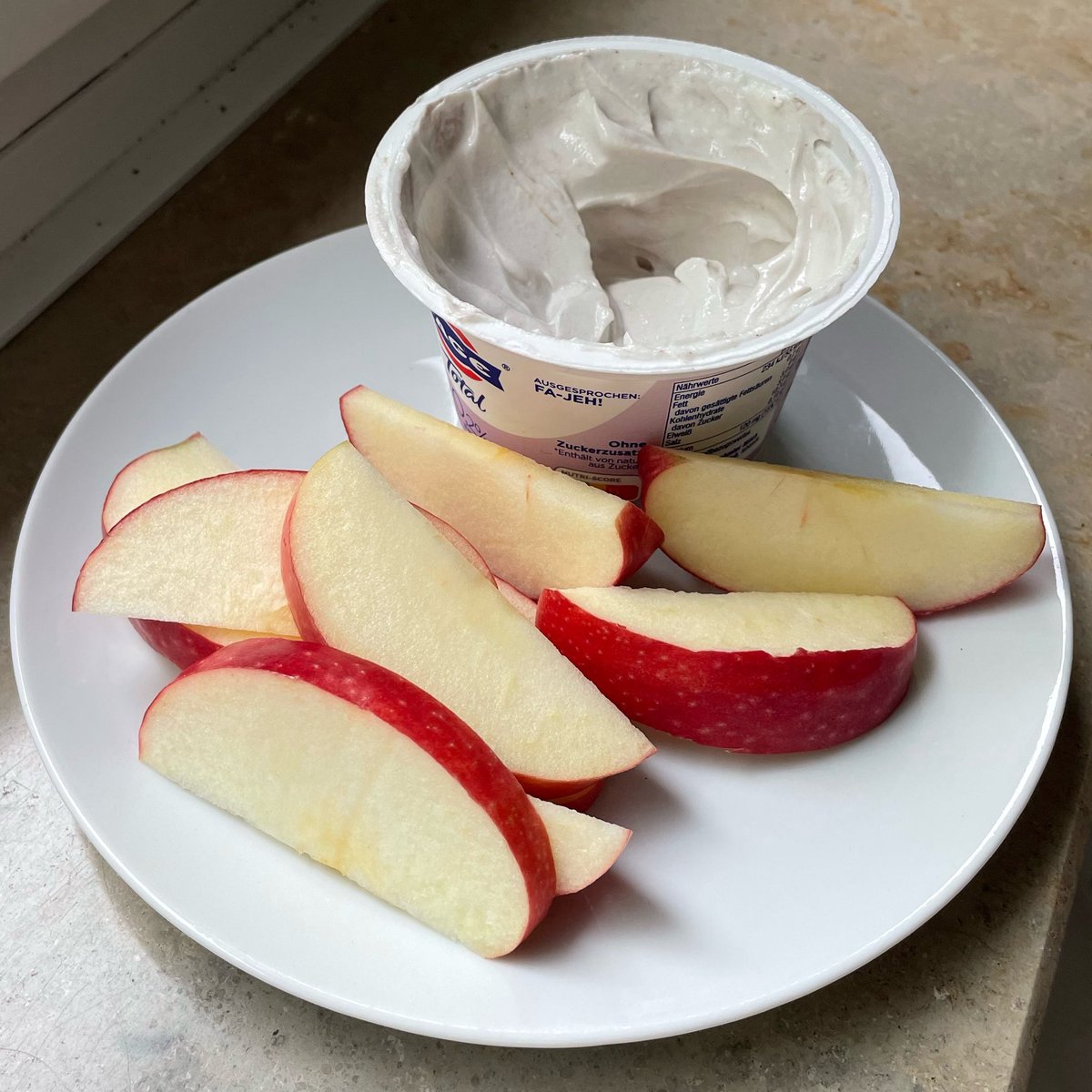 vanillamatchaed's tweet photo. Rate the snack

pink lady apple
Fage 0%
with brownie flavoured sweetener https://t.co/VVwyFT3w3x