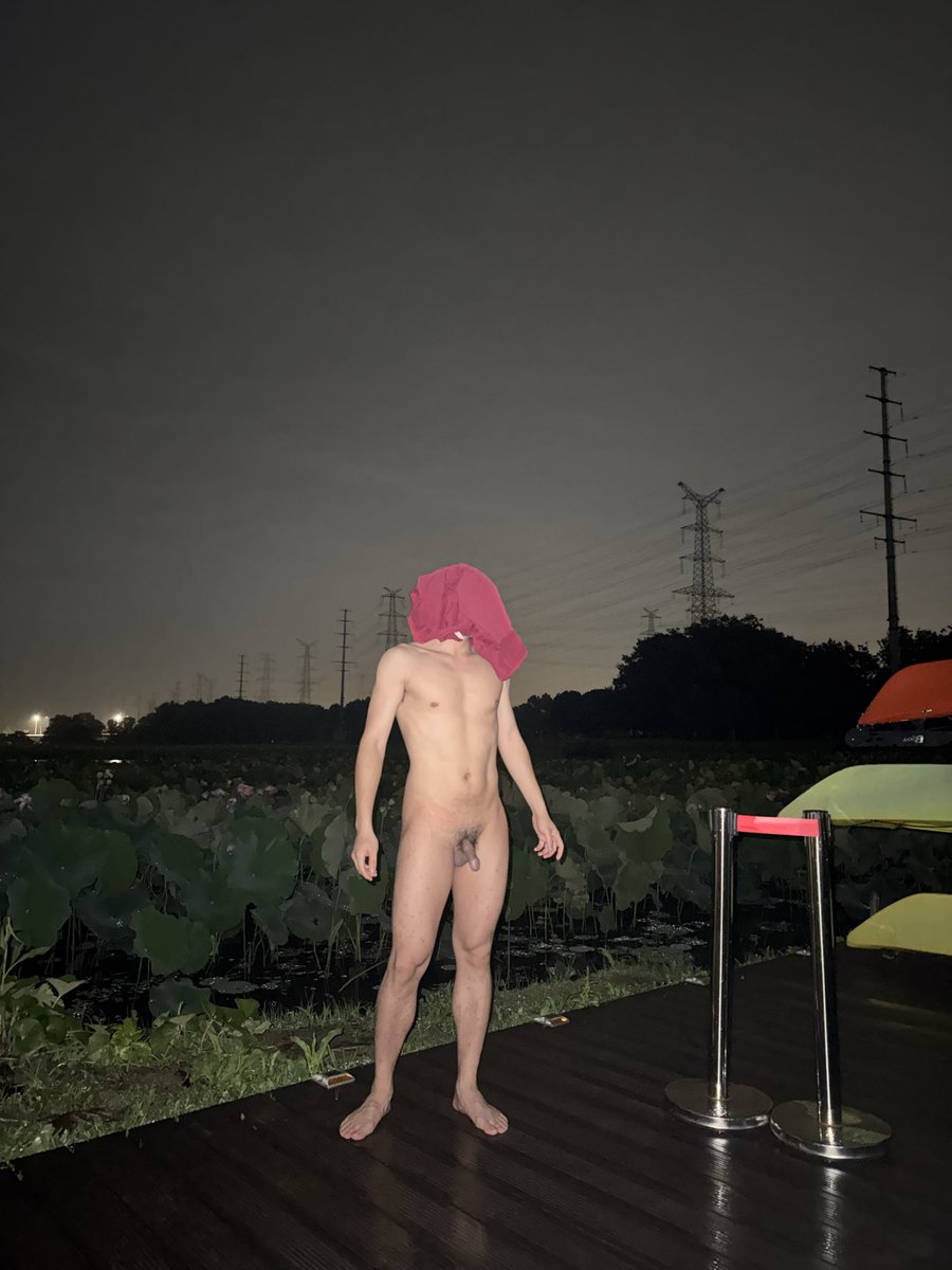 oh0000M's tweet photo. 找主人，坐标上海9号线左边👈 https://t.co/Hy1MIhwnpe