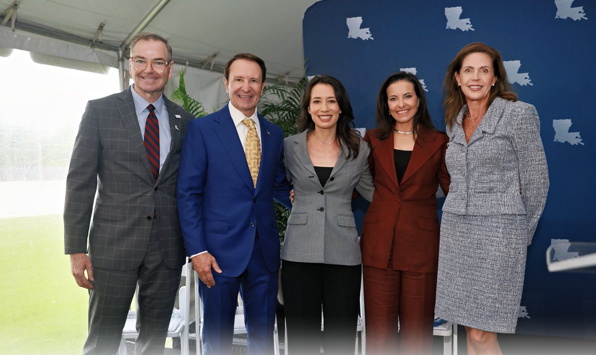 LAGovJeffLandry's tweet photo. We are writing the greatest chapter in Louisiana’s history. 

Today, @Meta announced they are expanding its Richland Parish investment to more than $50 billion. This means more jobs, better infrastructure, stronger communities, and a more prosperous Louisiana! 

Louisiana is home to the largest data center in the Nation— ensuring America wins the AI race!