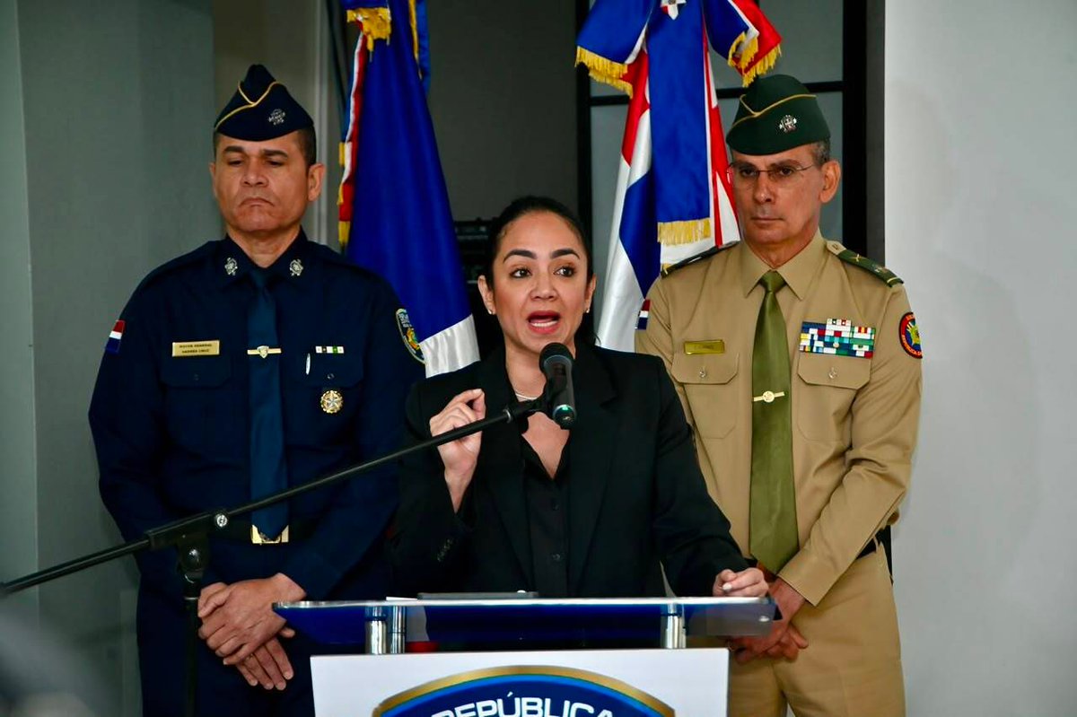 remolacha's tweet photo. Faride dice que no va a renunciar a su cargo (video) https://t.co/8I5WDObyPR #remolachanet https://t.co/rUce7ZjSTW