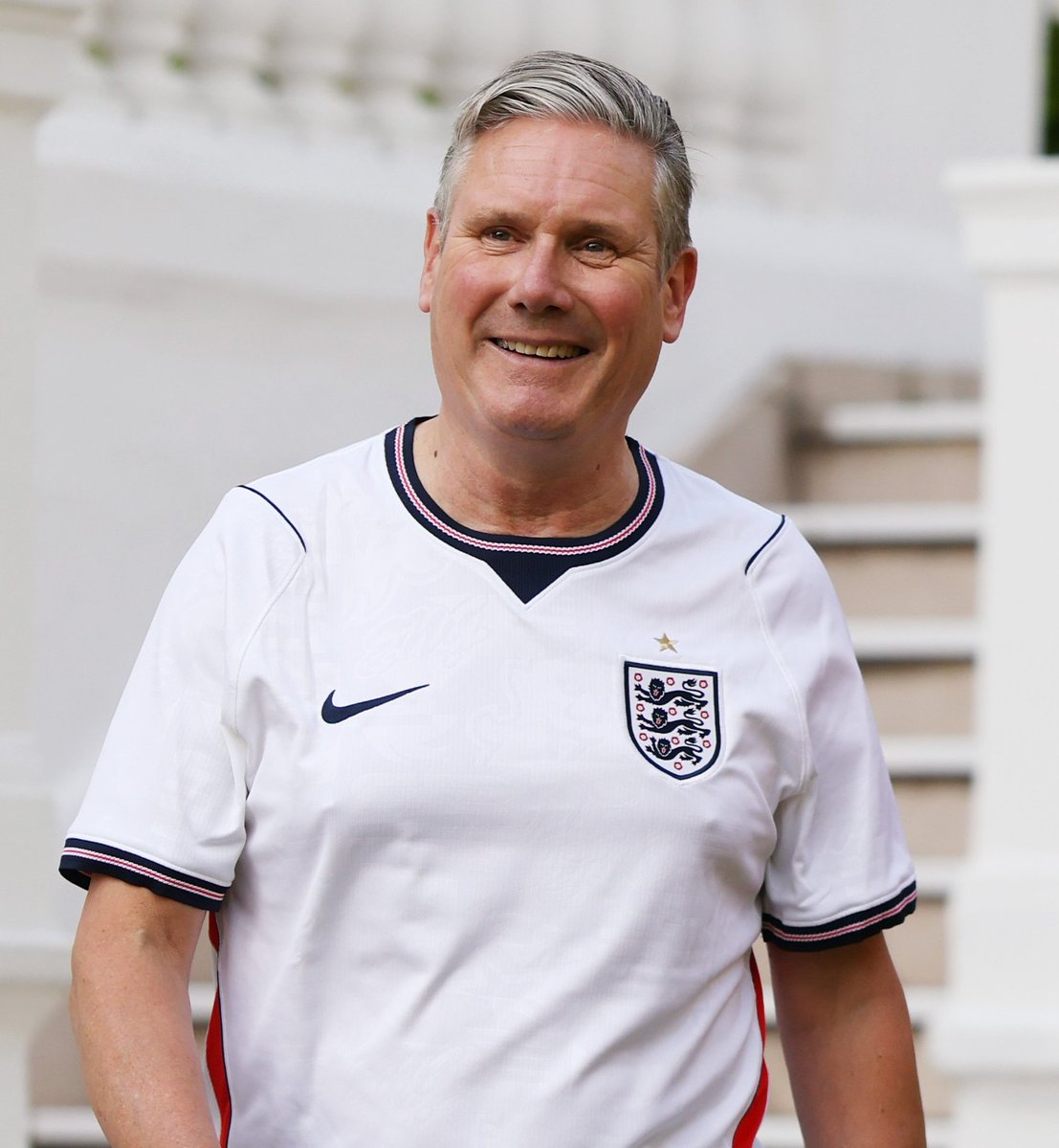 PolitlcsUK's tweet photo. 🚨 NEW: Keir Starmer will attend the World Cup final in New York if England beat Argentina on Wednesday

He will then fly back to London to officially resign as Prime Minister on Monday morning https://t.co/DAZQAYV2Hw