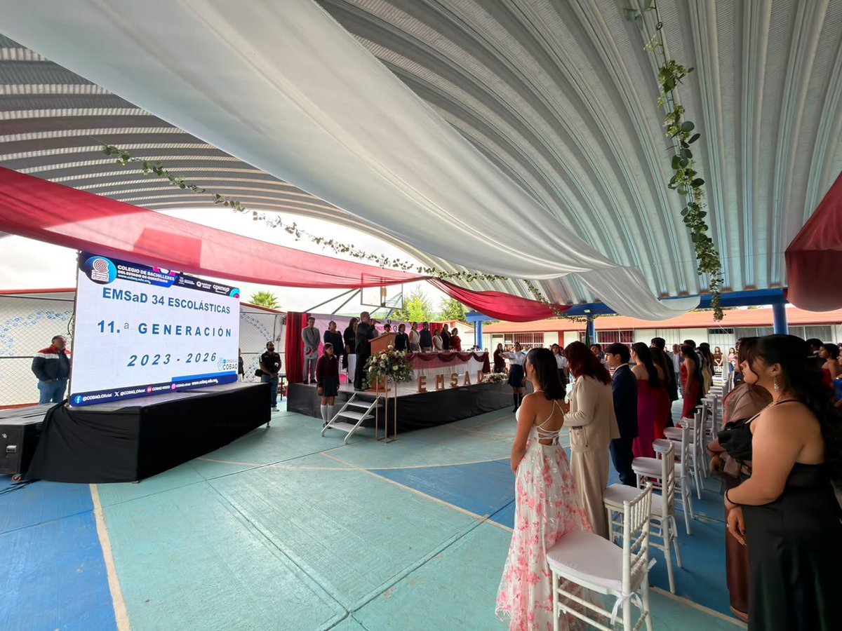 SedeaQro's tweet photo. ¡Muchas felicidades a los graduados del COBAQ EMSAD 34, Escolásticas,Pedro Escobedo! 🎓Acompañamos a las familias en esta gran Ceremonia de Clausura, reafirmando el compromiso del Gob. @makugo ñ con el futuro, la educación y el bienestar de los jóvenes queretanos.  #AquíContigo https://t.co/LF9f6VFa05