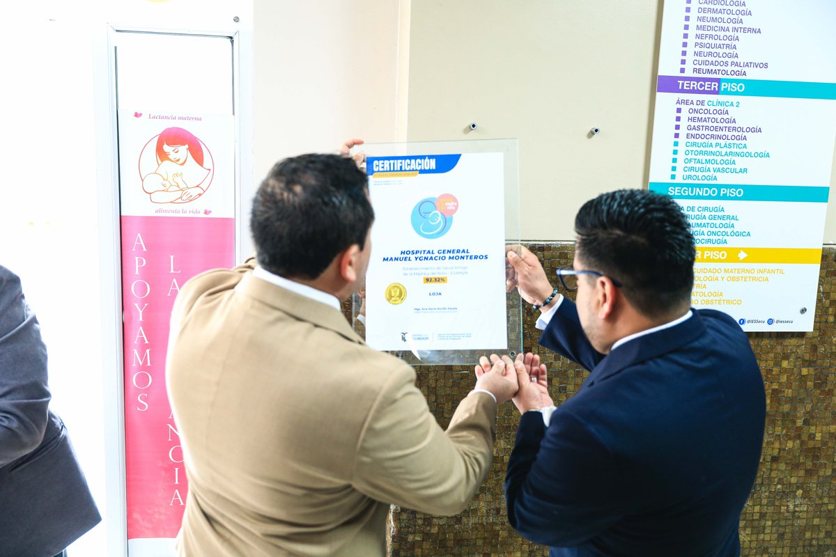 IESSec's tweet photo. ¡Fortalecemos una atención en salud con procesos seguros y de calidad!👏

El Hospital General Manuel Ygnacio Monteros🏥 fue certificado por @Acess_Ec como Establecimiento de Salud Amigo de la Madre y el Niño #ESAMyN. 

@Jorge_AVCH, director general del #IESS, junto a las autoridades y personal del Hospital, recibieron este reconocimiento que evidencia nuestros altos estándares de calidad en la atención materna y neonatal.🤰🏻👶🏻