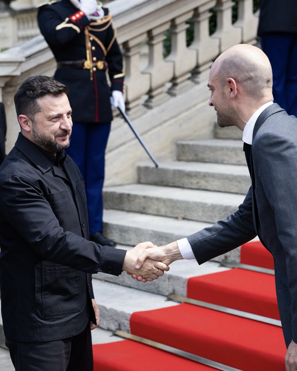 jnbarrot's tweet photo. Aujourd’hui, le Quai d’Orsay a accueilli le président de la République, le président Zelensky, les dirigeants du Danemark, l'Espagne, la Suède, la Norvège, les Pays-Bas, ainsi que le président du Conseil européen et la présidente de la Commission européenne. Tous déterminés à soutenir l’Ukraine contre les attaques balistiques de la Russie. Tous résolus à agir pour la paix.