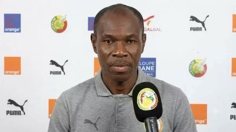 Noo_IDcard's tweet photo. ‼️ Le Dr Abderahmane Alfred Fédiore est inscrit inscrit au Tableau de l’Ordre National des Médecins du Sénégal (2025), sous la spécialité Médecine du Sport 

🔹 Titulaire d’un DES en Médecine et Biologie du Sport (Faculté de Médecine de l’UCAD) ;

🔹 Médecin-chef de l’équipe nationale A du Sénégal depuis 2017 ;
🔹 Participation à 5 Coupes d’Afrique des Nations (Gabon, Égypte, 
Cameroun, Côte d’Ivoire et Maroc) ;

🔹 Participation à 3 Coupes du monde (Russie 2018, Qatar 2022 et États-Unis/Canada/Mexique 2026) ;

🔹 Ancien médecin-chef du département de kinésithérapie de l’Hôpital de Fann ;

🔹 Médecin de clubs de football, de handball, de natation et de cyclisme ;
🔹 Officier médical CAF et FIFA, chargé de la coordination médicale de nombreuses compétitions internationales.