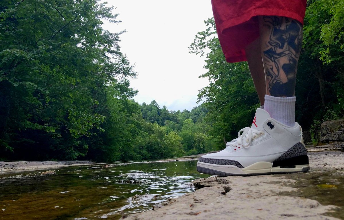 Chicka3000's tweet photo. #KOTD #jordan3 #whitecement #reimagined @Jumpman23 https://t.co/yHMszISMos